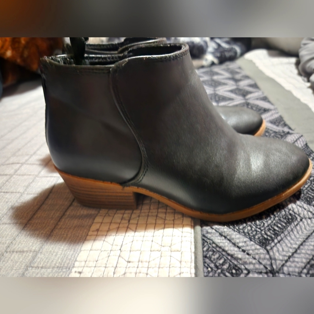 Size 13 girl booties, Old Navy